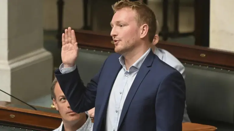 Arthur Orlians has sworn in as a replacement for Paul Van Tigchelt in the Chamber