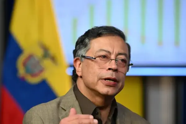 Why does President Gustavo Petro remain silent after the scrutiny, which confirmed the results of the first round?