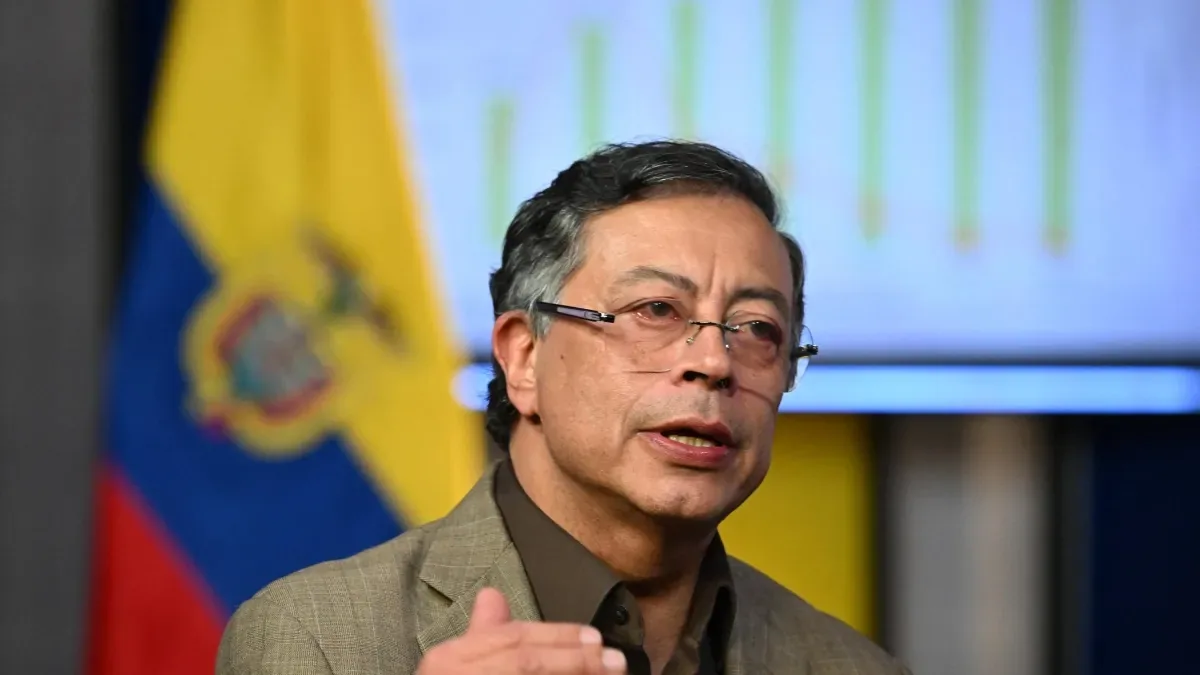 Why does President Gustavo Petro remain silent after the scrutiny, which confirmed the results of the first round?