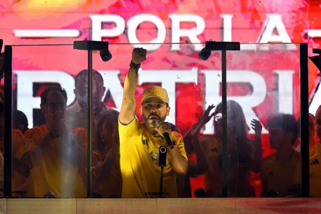 Abelardo de la Espriella en su discurso tras la victoria de la primera vuelta.