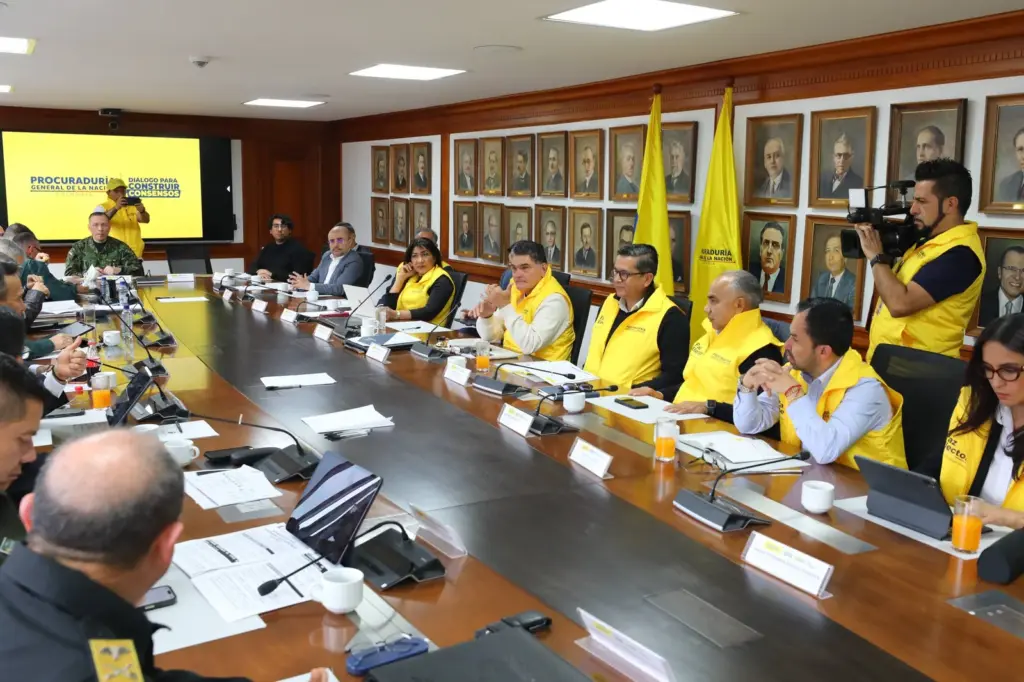The Attorney General, Gregorio Eljach, stated that the institutional conditions for the second presidential round on June 21 are in place. During the high-level meeting of the Democracy Plan with the National Civil Registry, the Ministry of Interior, and the Ministry of Defense, they agreed that disinformation represents the main risk factor and announced immediate verification and monitoring actions throughout the national territory.