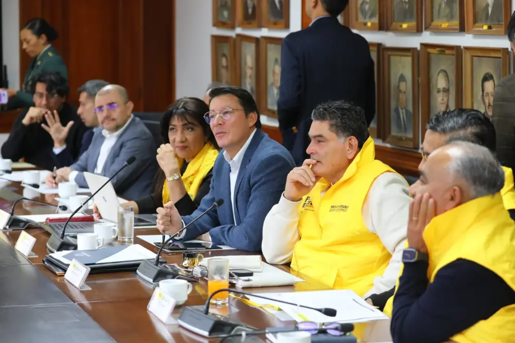 The Attorney General, Gregorio Eljach, stated that the institutional conditions for the second presidential round on June 21 are in place. During the high-level meeting of the Democracy Plan with the National Civil Registry, the Ministry of Interior, and the Ministry of Defense, they agreed that disinformation represents the main risk factor and announced immediate verification and monitoring actions throughout the national territory.