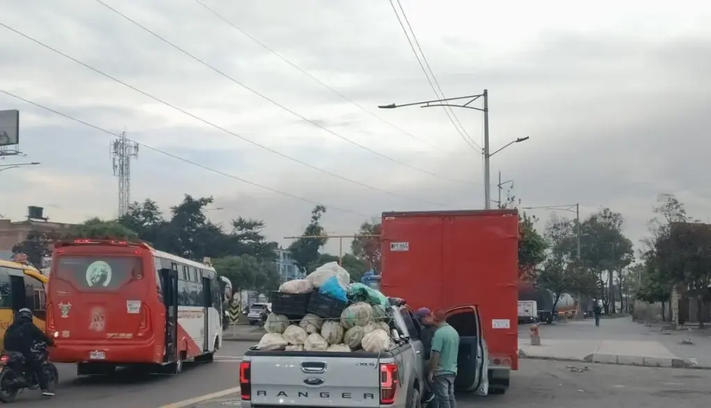 Accident vehicles removed on Boyacá avenue