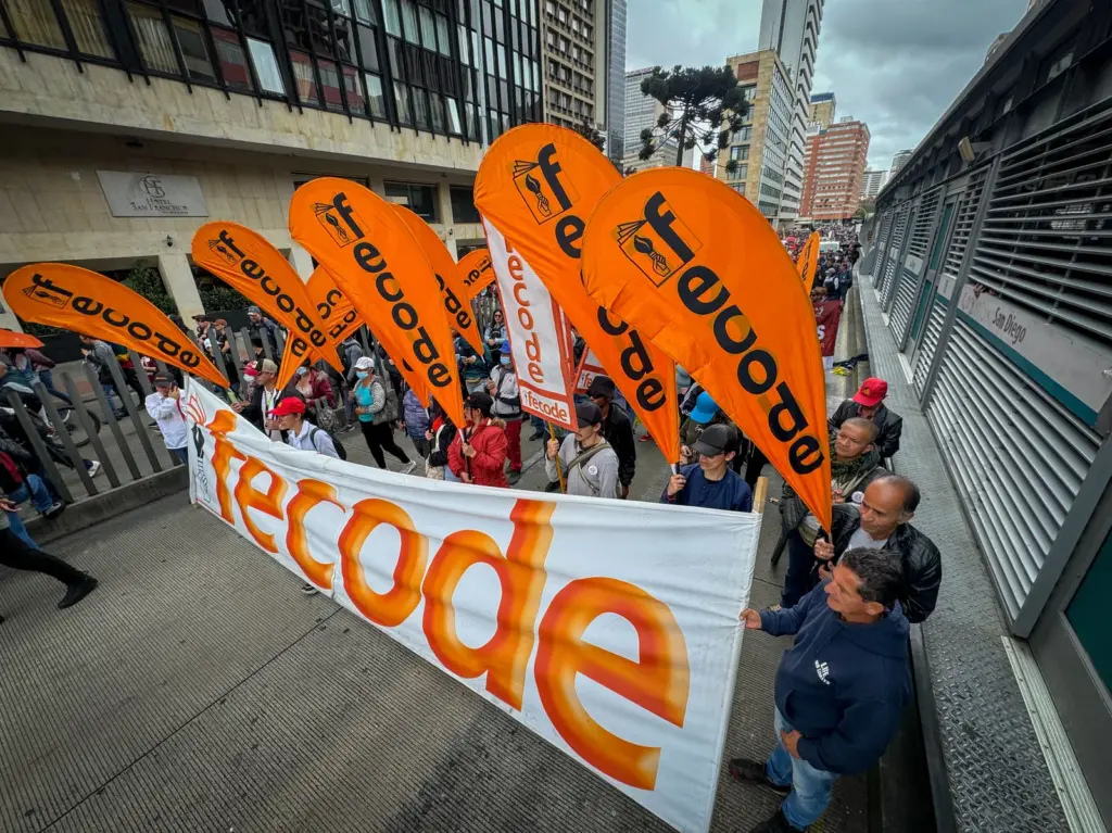 Teachers and Fecode members march towards the city center today, June 12, 2024. In protest of a bill being discussed in the Congress of the Republic. Photo MAURICIO MORENO CEET EL TIEMPO @mauriciomorenofoto