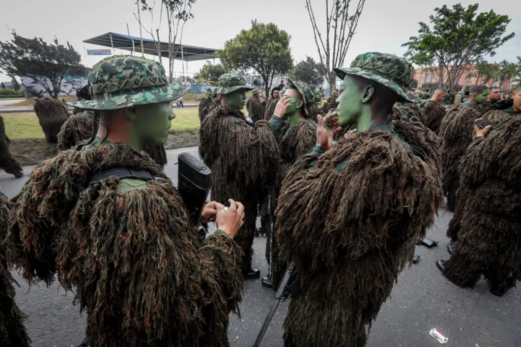 The Military Forces and the Police finalize details before the start of the commemorative parade.