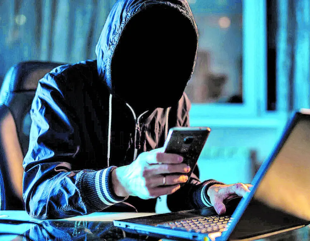 When a cell phone is stolen, it is generally sold on the illegal market, but before that happens, criminals may try to access the system and the victims' bank accounts.