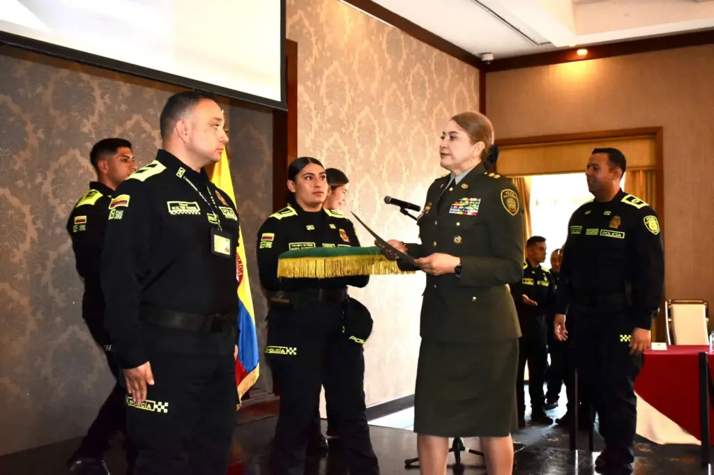 Policía