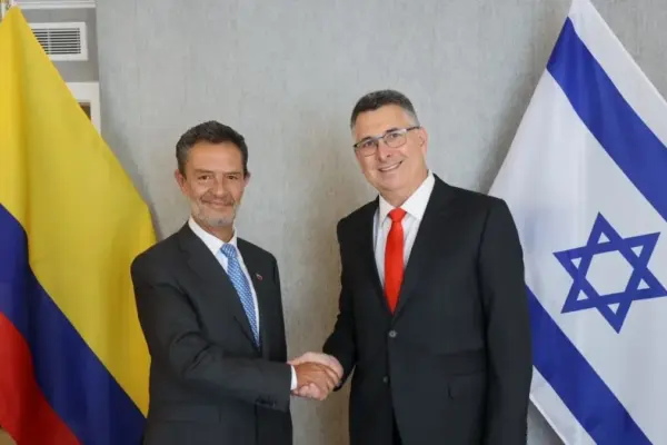 They announce that the government of De La Espriella will immediately restore relations with Israel, visas will be eliminated, and an embassy will be opened in Jerusalem