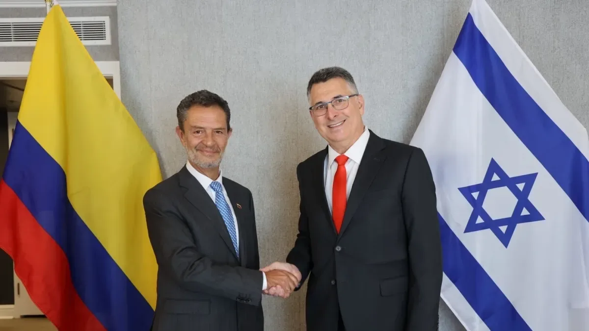 They announce that the government of De La Espriella will immediately restore relations with Israel, visas will be eliminated, and an embassy will be opened in Jerusalem