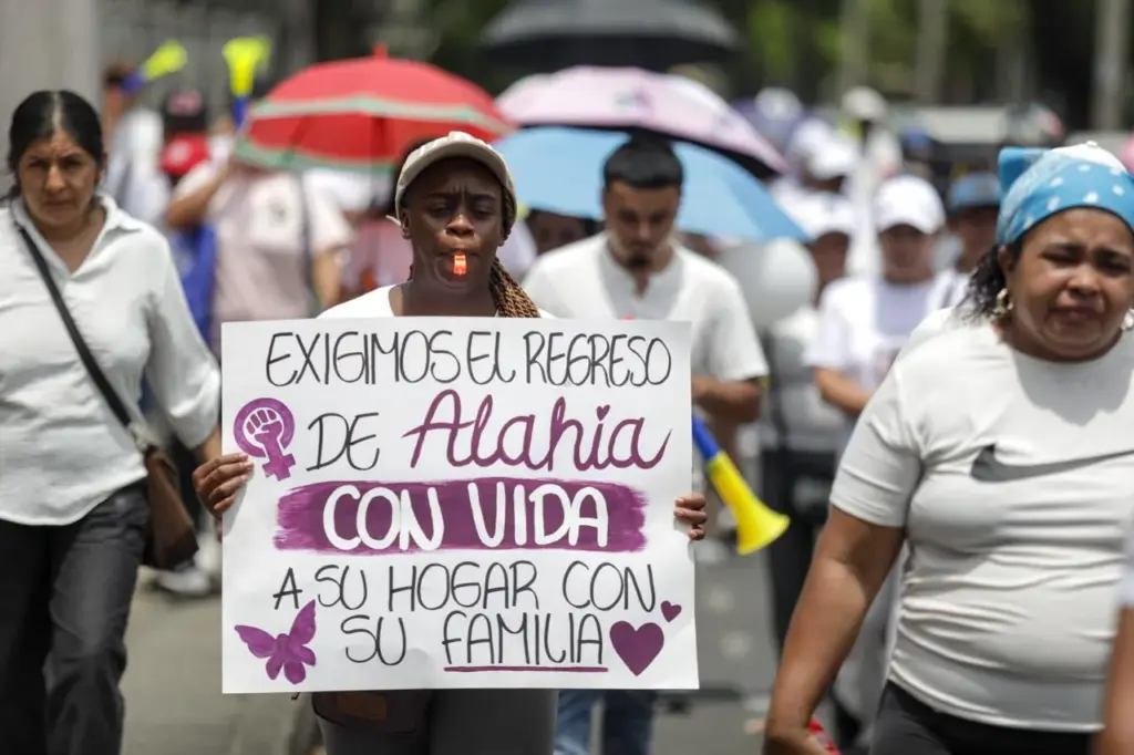 Decenas de personas marcharon pidiendo justicia en el caso de María Camila Potosí y la aparición de la bebé de la joven-