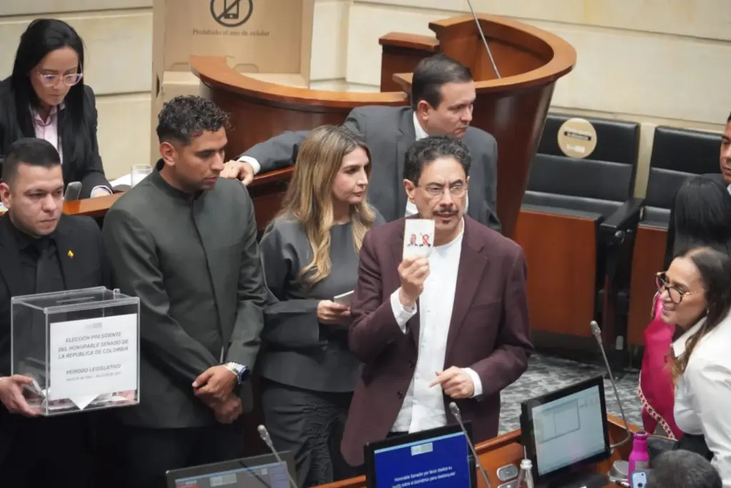 Iván Cepeda votó por el Centro Democrático