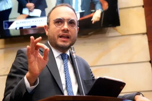 Alfredo Deluque defendió su candidatura a la presidencia del Senado y afirmó que se ha reunido con partidos y senadores de oposición