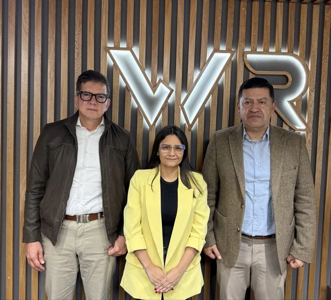 Wilson Ruiz apoderado de Angie Rodríguez.