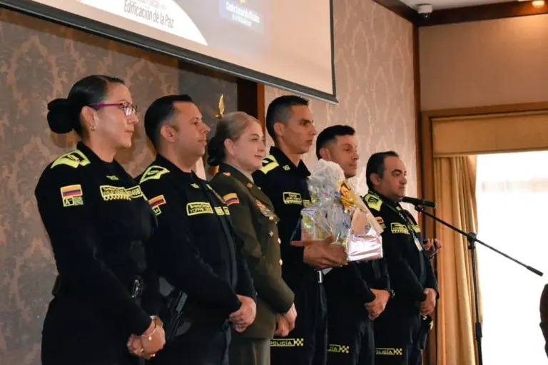 Policía