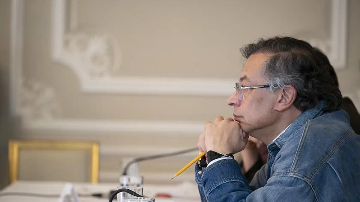 ¿Gustavo Petro puede negarse a prestar guarniciones militares para la posesión presidencial de Abelardo de la Espriella? Esto dicen los expertos