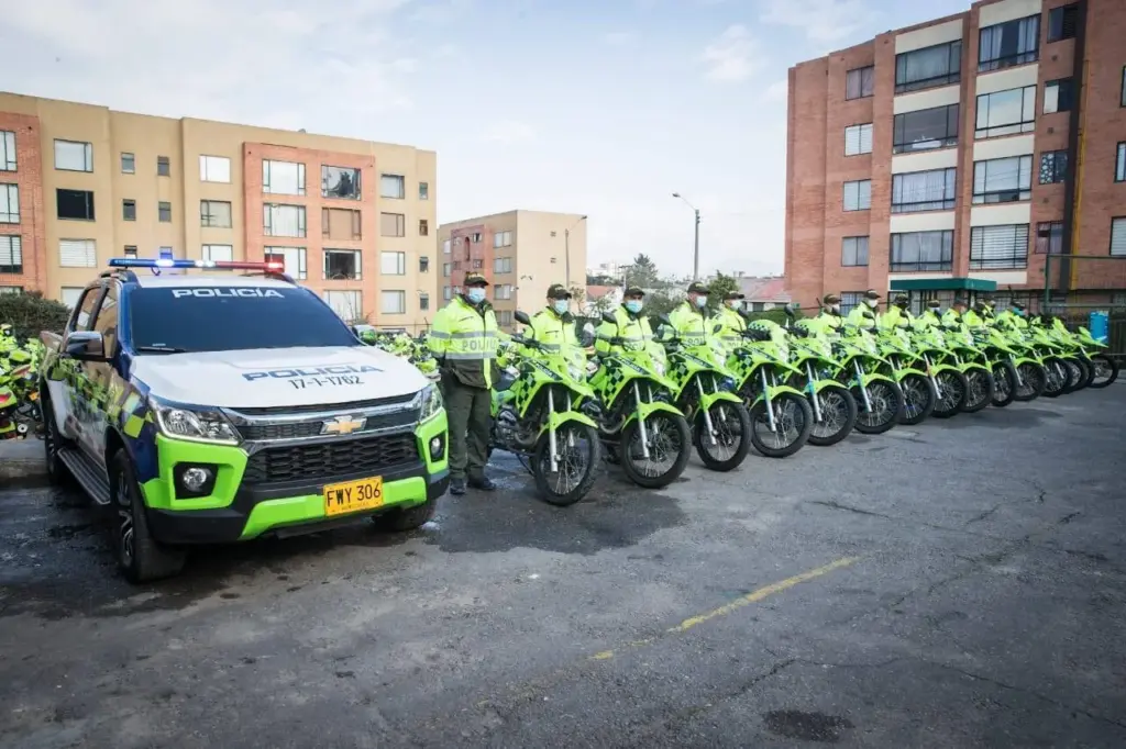También fue entregada una patrulla para apoyar las labores de vigilancia.