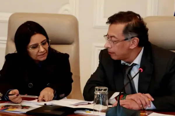 Gustavo Petro llama 'manipuladora' y 'paciente psiquiátrica' a Angie Rodríguez: violento ataque tras denuncias de movimientos presupuestales