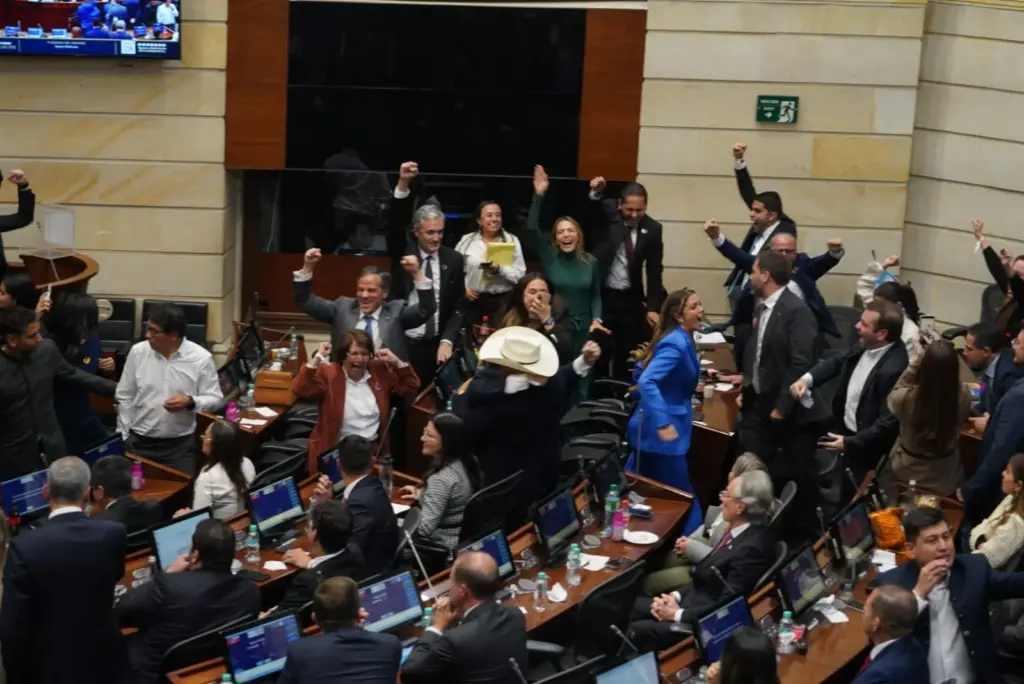This is how the Democratic Center celebrated the election of Honorio Henríquez as president of the Senate