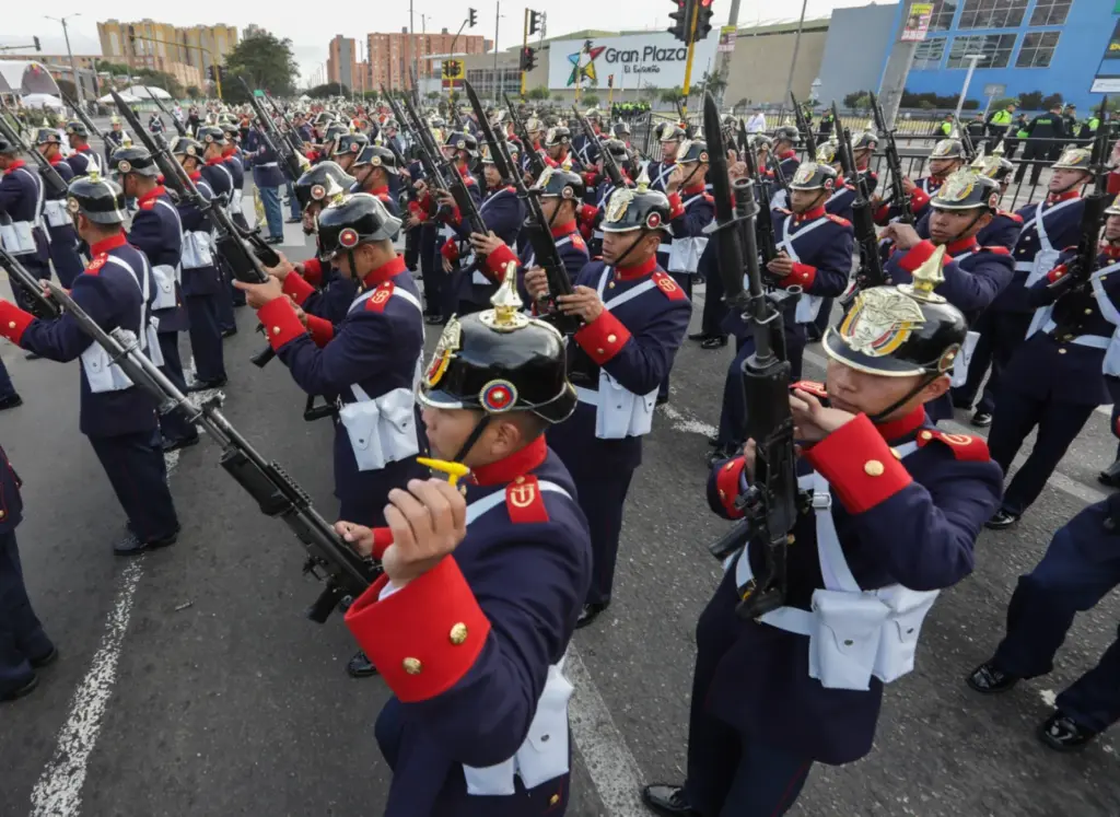 The Military Forces and the Police finalize details before the start of the commemorative parade.
