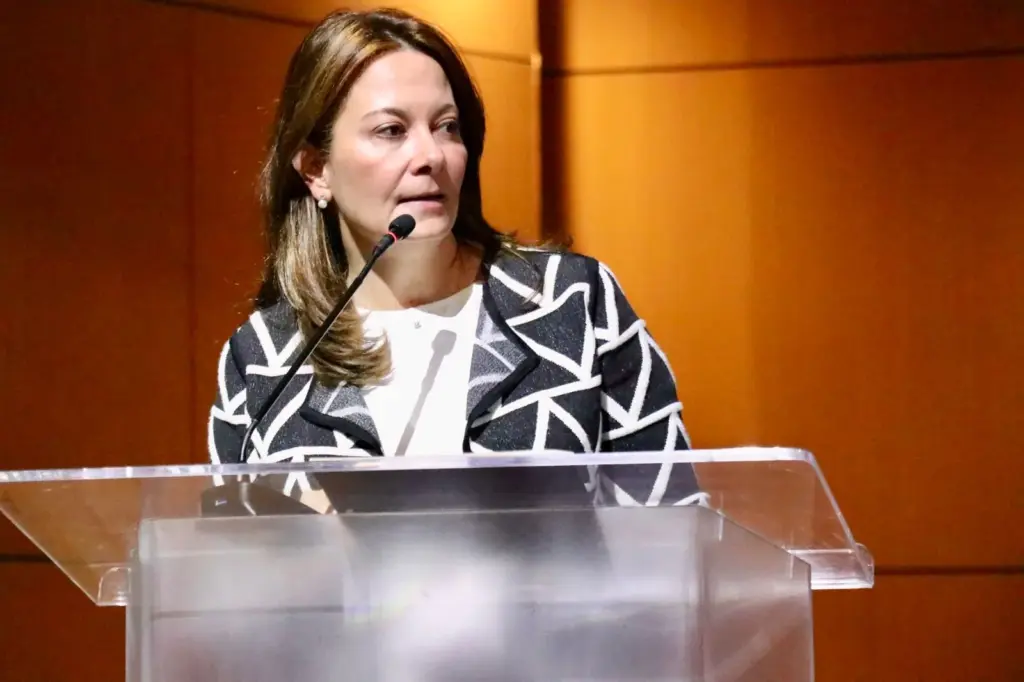 Ana María Vesga, president of Acemi, during the forum organized today by the Universidad de la Sabana.
