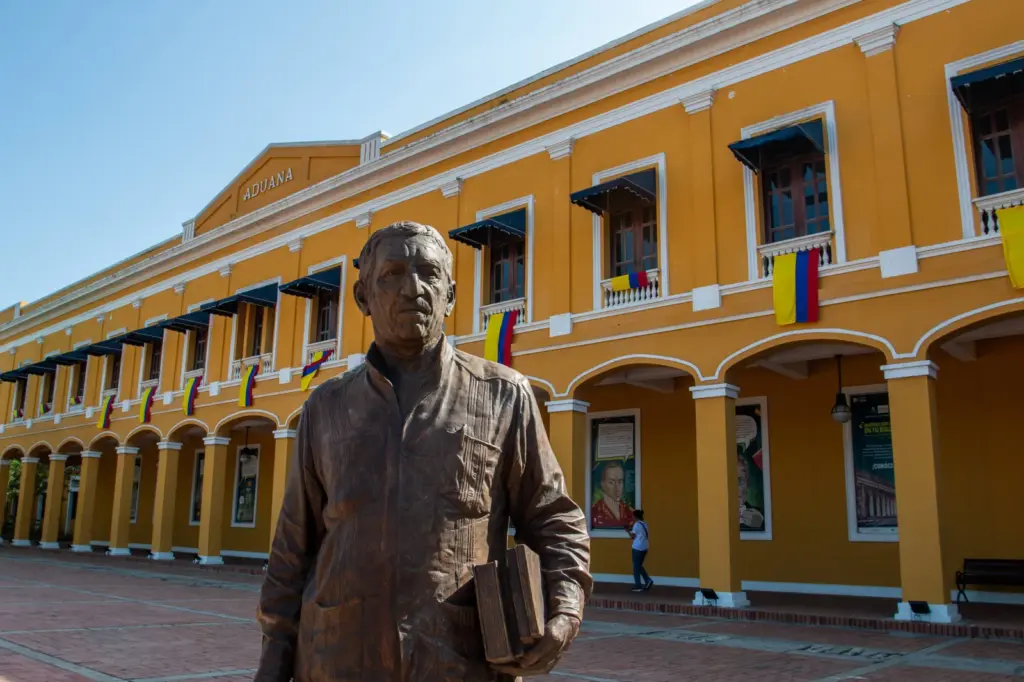 Este sábado será develada, por segunda vez, la escultura de Gabriel García Márquez, que antes se encontraba bajando las escaleras del Parque Cultural del Caribe.