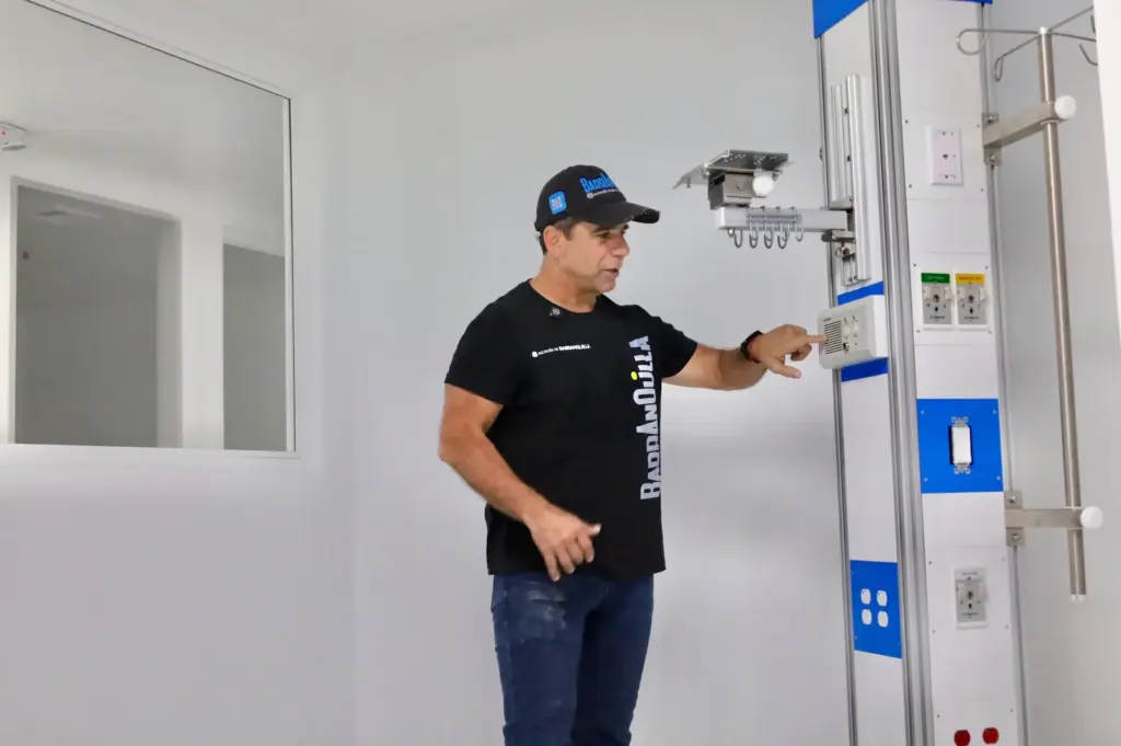 Alejandro char en el Hospital Barranquilla.