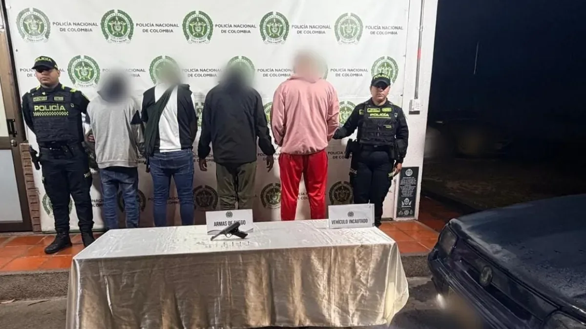 These are the names and records of the individuals who entered the exclusive Transmilenio lane with a firearm: why were they released?