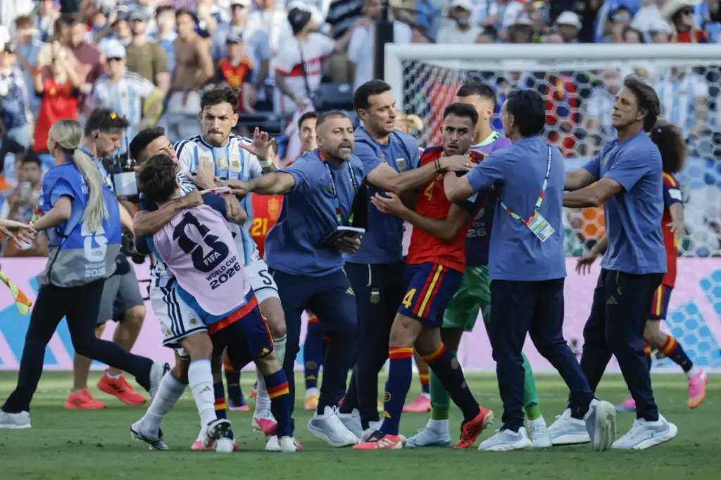 Agresión de Leandro Paredes