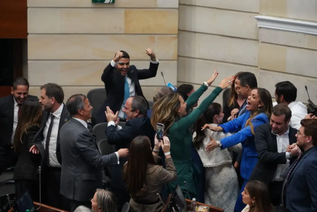 Así celebró el Centro Democrático la elección de Honorio Henríquez como presidente del Senado