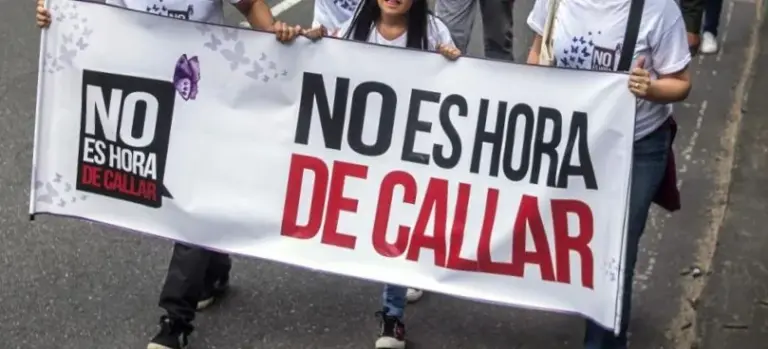 NO ES HORA DE CALLAR