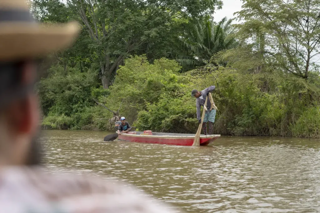 Fishing in the Magdalena Medio region.