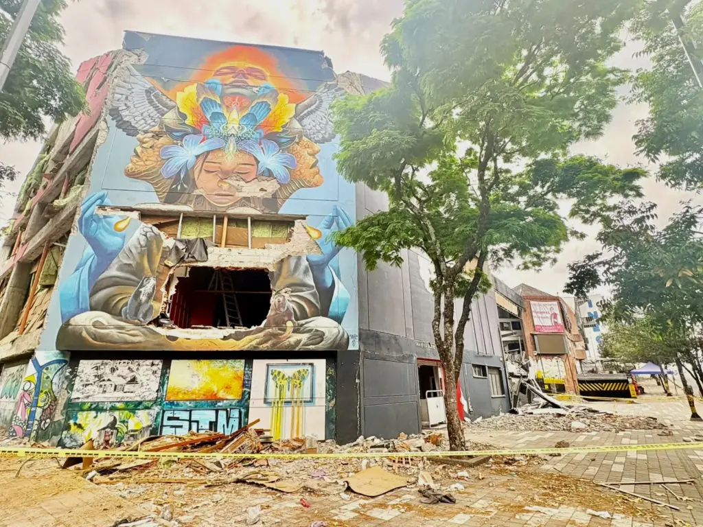 The Santiago Londoño theater, located in downtown Pereira, was heavily affected by the earthquake.