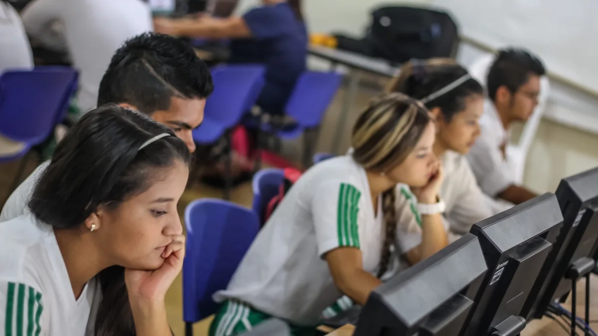 Seven out of 10 people in Colombia's workforce never reached higher education: most only have a high school diploma