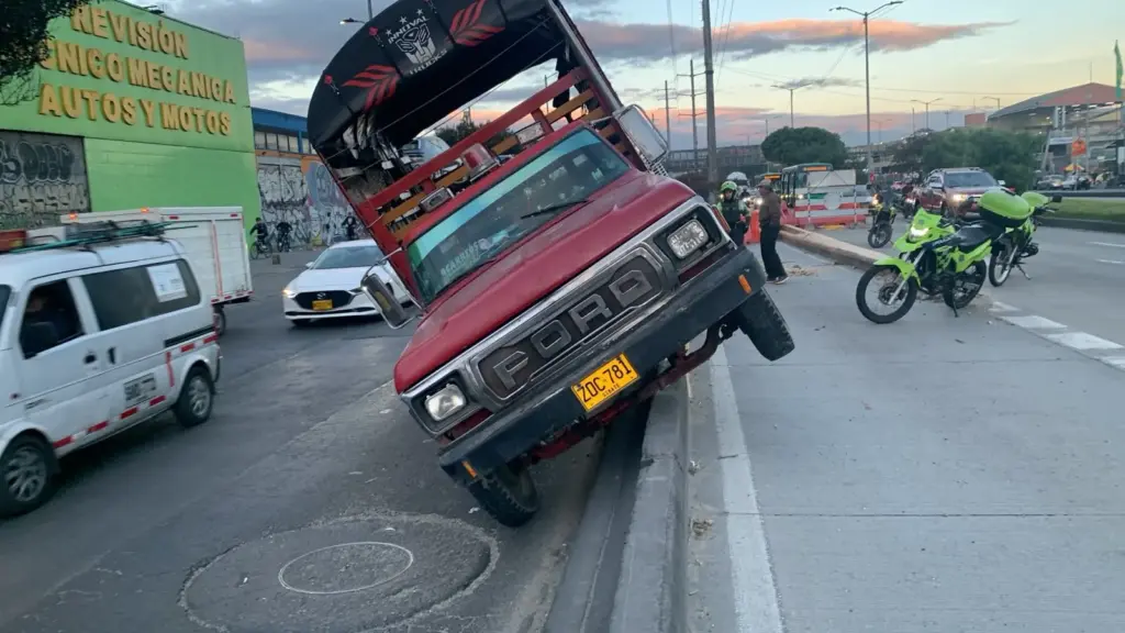 Traffic congestion due to truck hitting the sidewalk on the South highway with 57th South street