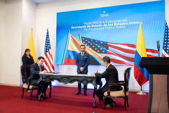 Presidente Abelardo De La Espriella y Marco Rubio firmando los memorandos de entendimiento en Barranquilla