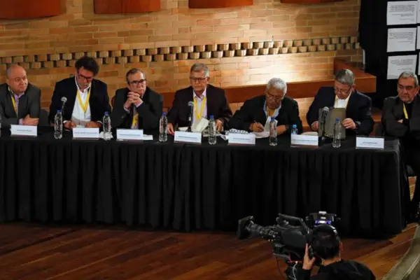 JEP formaliza sanción entre 5 y 8 años al antiguo Secretariado de las Farc por secuestros: inician con la búsqueda de desaparecidos