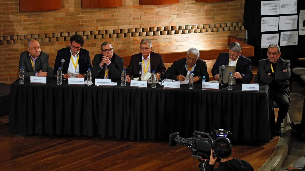 JEP formaliza sanción entre 5 y 8 años al antiguo Secretariado de las Farc por secuestros: inician con la búsqueda de desaparecidos