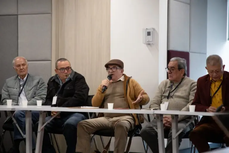 Rodrigo Londoño y los exjefes del último secretariado de las Farc.