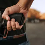 'Levantar la suspensión no es porte libre': Gobierno aclara las condiciones y restricciones del decreto sobre armas de fuego en Colombia