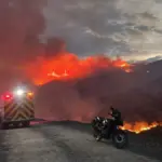 Grave incendio forestal afecta zona montañosa de Guabinas y mantiene operativo de emergencia en Yumbo, Valle del Cauca