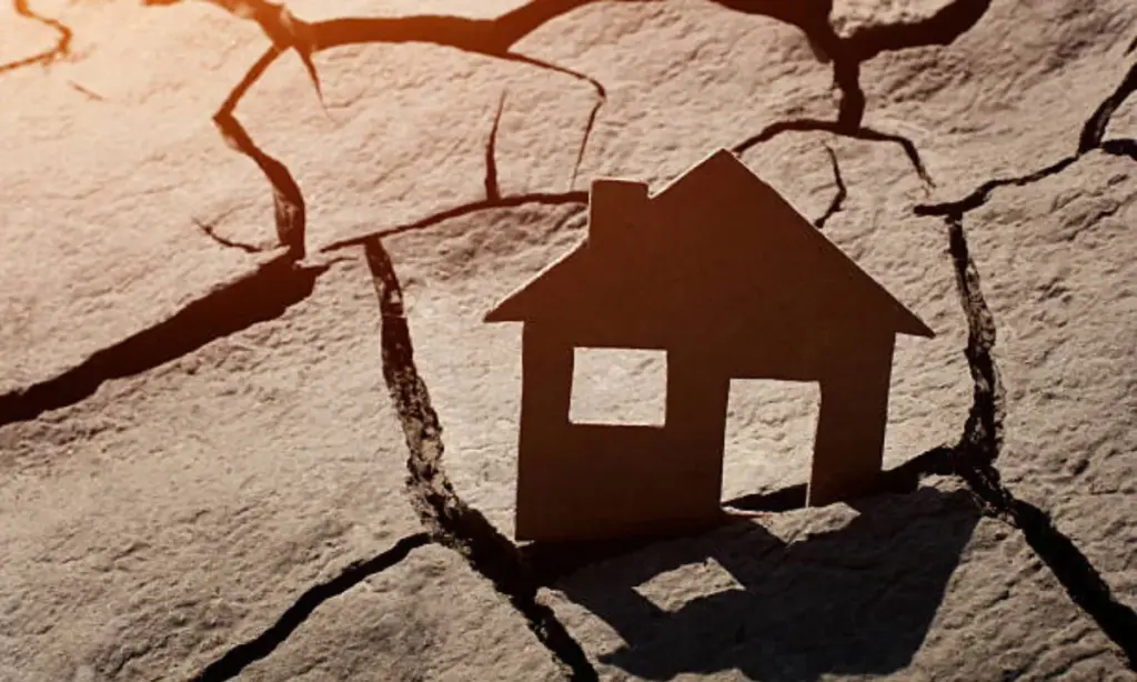 It is important to follow safety measures and seek safe areas during an earthquake.